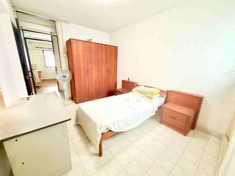 702 Bedok Reservoir Road, 702 Bedok Reservoir Road, 2 Bedrooms, 731 sqft, HDB Flat For Sale, by Regina Huang, 500114389 - Bedroom - PropertyGuru.com.sg