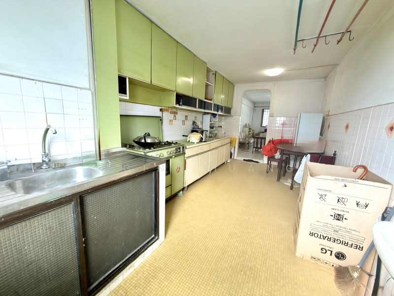 702 Bedok Reservoir Road, 702 Bedok Reservoir Road, 2 Bedrooms, 731 sqft, HDB Flat For Sale, by Regina Huang, 500114389 - Kitchen - PropertyGuru.com.sg