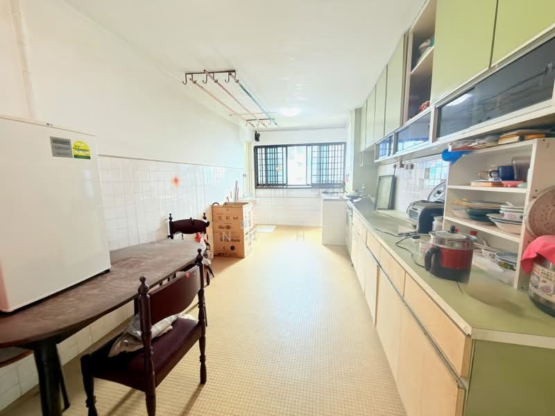 702 Bedok Reservoir Road, 702 Bedok Reservoir Road, 2 Bedrooms, 731 sqft, HDB Flat For Sale, by Regina Huang, 500114389 - Kitchen - PropertyGuru.com.sg