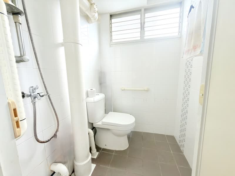 702 Bedok Reservoir Road, 702 Bedok Reservoir Road, 2 Bedrooms, 732 sqft, HDB Flat For Sale, by Ashley Thio, 500114398 - Bathroom - PropertyGuru.com.sg