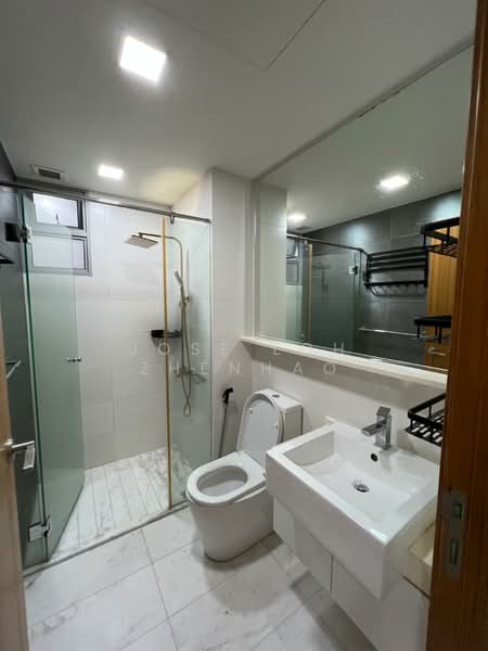 Waterfront Key, 776 Bedok Reservoir Road, 3 Bedrooms, 1,216 sqft, Condominium For Sale, by Jose Loh Zhenhao, 500114402 - Bathroom - PropertyGuru.com.sg