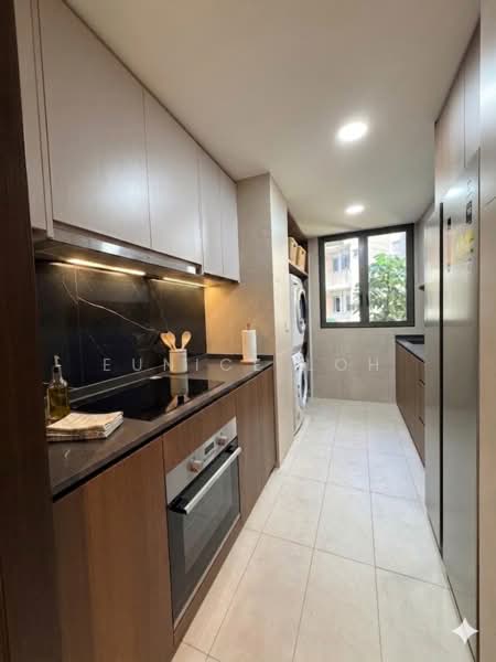 The Watergardens at Canberra, 37 Canberra Drive, 4 Bedrooms, 1,302 sqft, Condominium For Sale, by Eunice Loh, 500114414 - Kitchen - PropertyGuru.com.sg