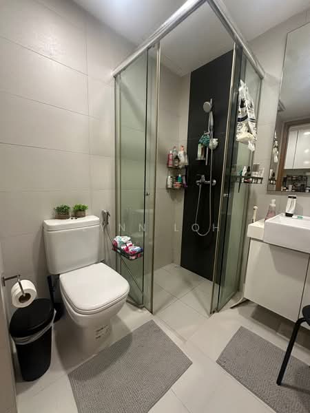 Idyllic Suites, 21 Lorong 30 Geylang, 2 Bedrooms, 560 sqft, Condominium For Rent, by Lynn Loh, 500114421 - Bathroom - PropertyGuru.com.sg