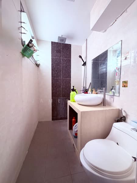 272 Yishun Street 22, 272 Yishun Street 22, 3 Bedrooms, 1,313 sqft, HDB Flat For Sale, by James Yeo, 500114434 - Bathroom - PropertyGuru.com.sg