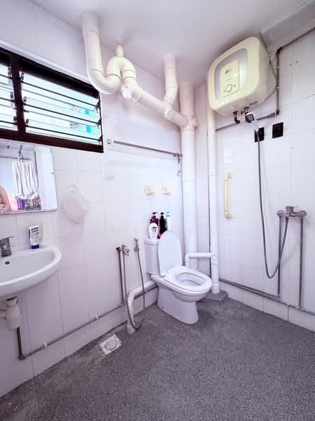 272 Yishun Street 22, 272 Yishun Street 22, 3 Bedrooms, 1,313 sqft, HDB Flat For Sale, by James Yeo, 500114434 - Bathroom - PropertyGuru.com.sg