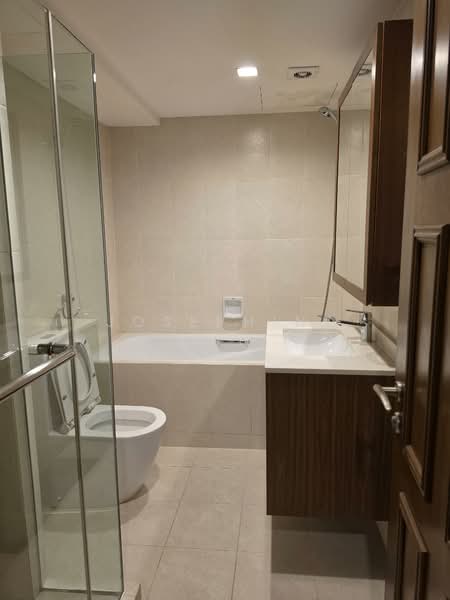 Empire Lofts, 43 Mosque Street, 2 Bedrooms, 995 sqft, Apartment For Rent, by Josephine Sin, 500114436 - Master Bathroom - PropertyGuru.com.sg