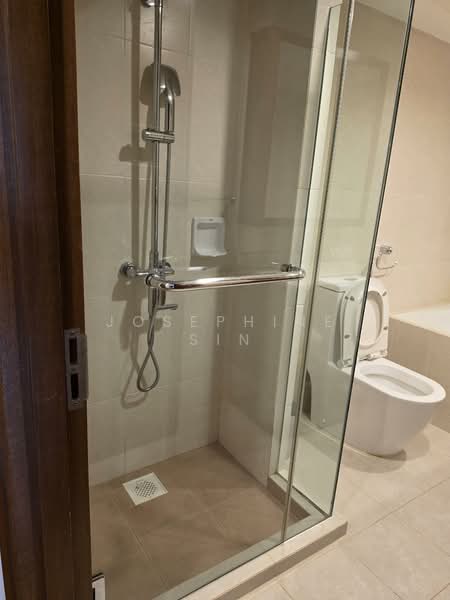 Empire Lofts, 43 Mosque Street, 2 Bedrooms, 995 sqft, Apartment For Rent, by Josephine Sin, 500114436 - Master Bathroom - PropertyGuru.com.sg
