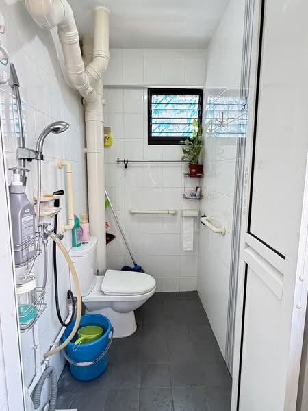 511 Hougang Avenue 10, 511 Hougang Avenue 10, 2 Bedrooms, 689 sqft, HDB Flat For Sale, by Joseph Lee, 500114446 - Bathroom - PropertyGuru.com.sg