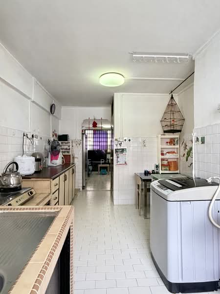 511 Hougang Avenue 10, 511 Hougang Avenue 10, 2 Bedrooms, 689 sqft, HDB Flat For Sale, by Joseph Lee, 500114446 - Kitchen - PropertyGuru.com.sg