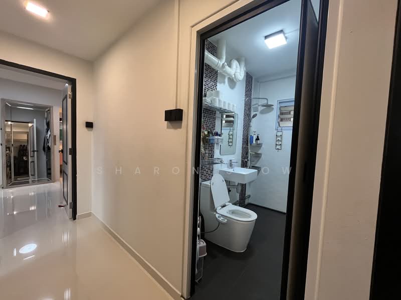 549 Serangoon North Avenue 3, 549 Serangoon North Avenue 3, 3 Bedrooms, 1,300 sqft, HDB Flat For Sale, by Sharon Seow, 500114449 - Bathroom - PropertyGuru.com.sg