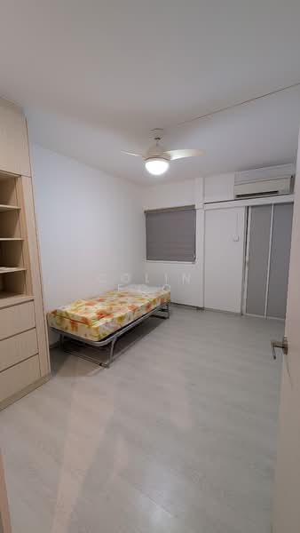 506 Ang Mo Kio Avenue 8, 506 Ang Mo Kio Avenue 8, 2 Bedrooms, 732 sqft, HDB Flat For Sale, by Colin Foo, 500114450 - Master bedroom - PropertyGuru.com.sg