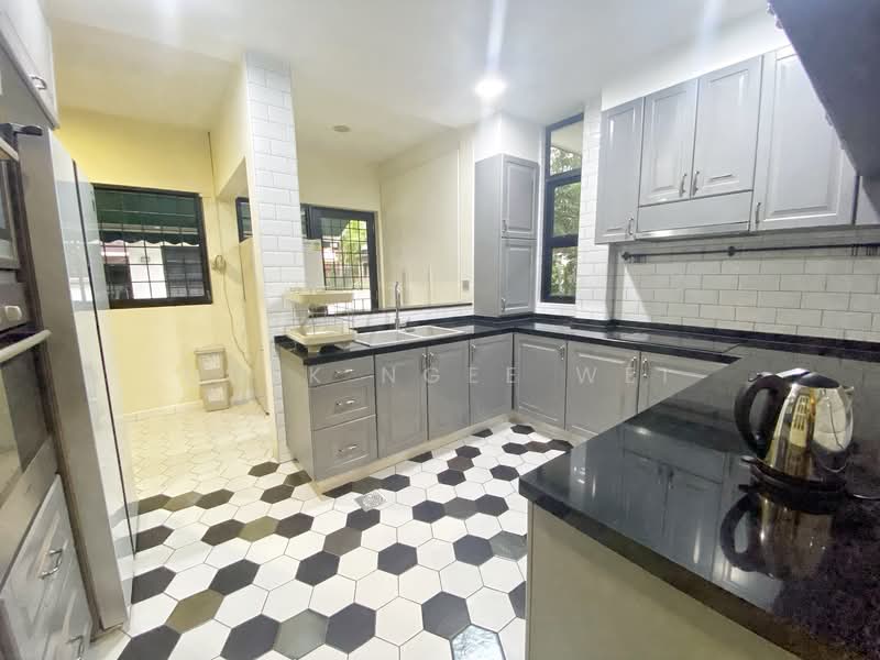 Landed at Jalan Lim Tai See, , 4 Bedrooms, 2,939 sqft, Terraced House For Rent, by Quek Ngee Wei, 500114466 - Kitchen - PropertyGuru.com.sg