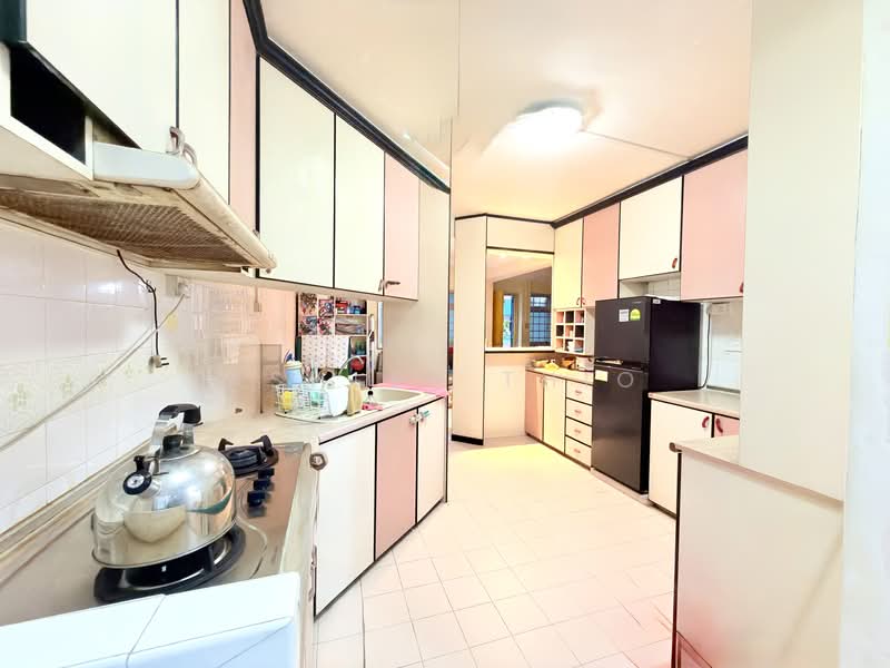 345 Tampines Street 33, 345 Tampines Street 33, 3 Bedrooms, 1,140 sqft, HDB Flat For Sale, by Ashley Thio, 500114495 - Kitchen - PropertyGuru.com.sg