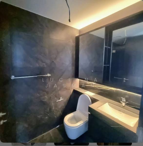 Hyll on Holland, 89 Holland Road, 2 Bedrooms, 614 sqft, Condominium For Sale, by LUCIANA JASMAN, 500114506 - Bathroom - PropertyGuru.com.sg