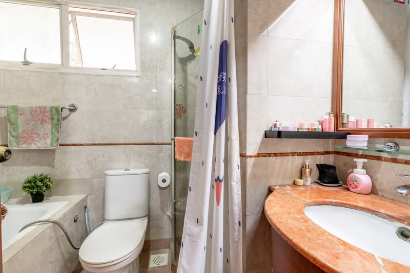 Seletar Springs Condominium, 100 Gerald Drive, 3 Bedrooms, 1,302 sqft, Condominium For Sale, by Matthew Lam, 500114510 - Bathroom - PropertyGuru.com.sg