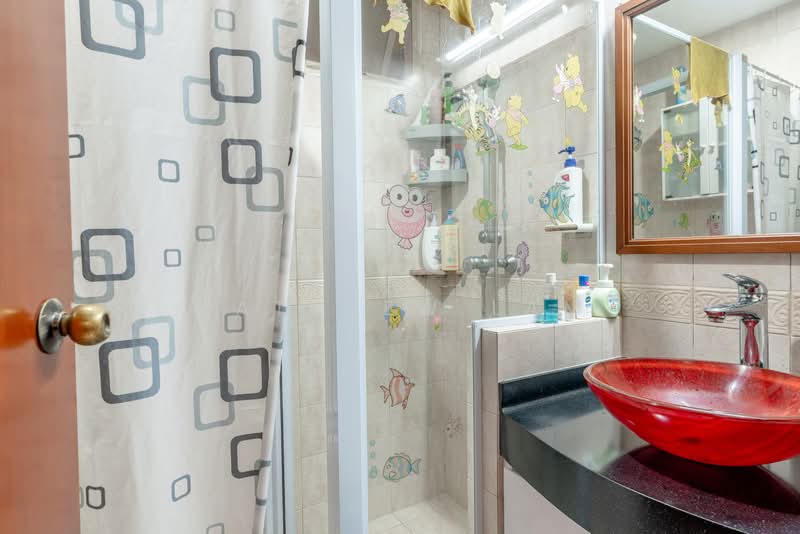 Seletar Springs Condominium, 100 Gerald Drive, 3 Bedrooms, 1,302 sqft, Condominium For Sale, by Matthew Lam, 500114510 - Bathroom - PropertyGuru.com.sg