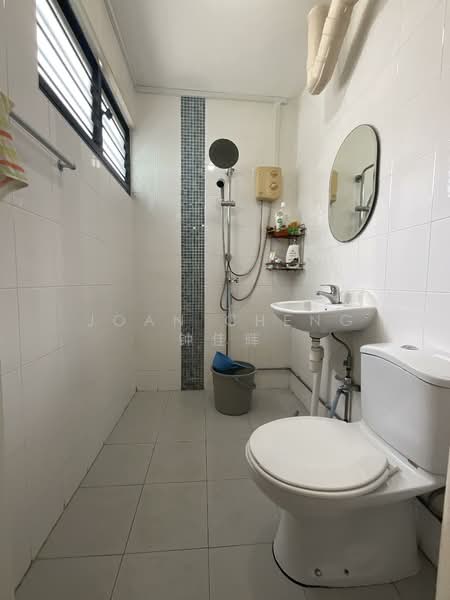 511 Bukit Batok Street 52, 511 Bukit Batok Street 52, 3 Bedrooms, 904 sqft, HDB Flat For Sale, by Joan Cheng 钟佳晖, 500114535 - Bathroom - PropertyGuru.com.sg