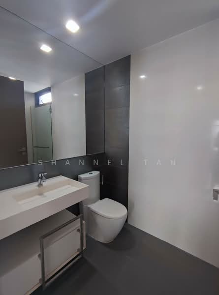 The Trizon, 8 Ridgewood Close, 2 Bedrooms, 1,012 sqft, Condominium For Sale, by Shannel Tan, 500114561 - Bathroom - PropertyGuru.com.sg