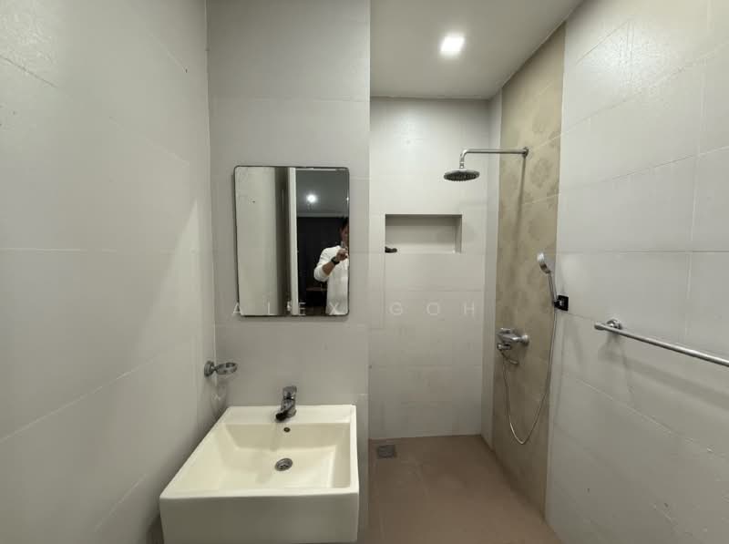 Suite At Conservation Terraced House In Joo Chiat Katong East Coast Area, Crane Road, Tanjong Katong Road, Joo Chiat Road, 1 Bedroom, 450 sqft, Terraced House For Rent, by Alex Goh, 500114569 - Bathroom - PropertyGuru.com.sg