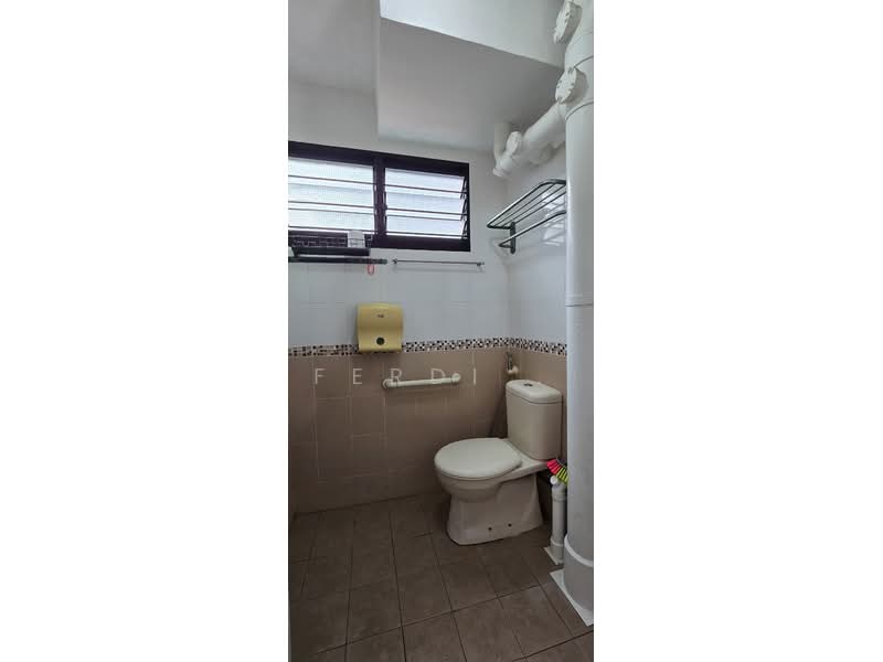 741 Yishun Avenue 5, 741 Yishun Avenue 5, 3 Bedrooms, 1,001 sqft, HDB Flat For Sale, by Ferdi ., 500114570 - Bathroom - PropertyGuru.com.sg
