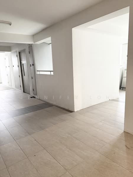 153 Jalan Teck Whye, 153 Jln Teck Whye, 1 Bedroom, 409 sqft, HDB Flat For Sale, by Jennifer Loh, 500114580 - Lift corridor, rubbish chute - PropertyGuru.com.sg