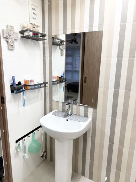 153 Jalan Teck Whye, 153 Jln Teck Whye, 1 Bedroom, 409 sqft, HDB Flat For Sale, by Jennifer Loh, 500114580 - Bathroom - PropertyGuru.com.sg