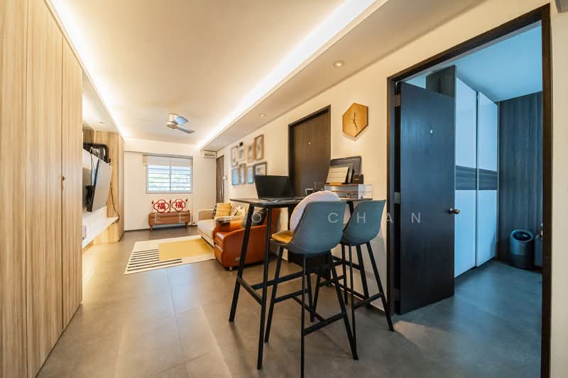 129 Yishun Street 11, 129 Yishun Street 11, 2 Bedrooms, 721 sqft, HDB Flat For Sale, by Lee Hon Chan, 500114585 - Living Room - PropertyGuru.com.sg