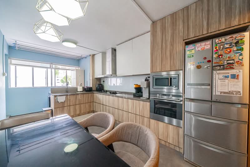 129 Yishun Street 11, 129 Yishun Street 11, 2 Bedrooms, 721 sqft, HDB Flat For Sale, by Lee Hon Chan, 500114585 - Kitchen - PropertyGuru.com.sg