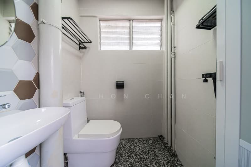 129 Yishun Street 11, 129 Yishun Street 11, 2 Bedrooms, 721 sqft, HDB Flat For Sale, by Lee Hon Chan, 500114585 - Bathroom - PropertyGuru.com.sg