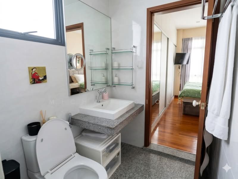 Blue Horizon, 29 West Coast Crescent, 2 Bedrooms, 958 sqft, Condominium For Sale, by Michael Ciola, 500114591 - Bathroom - PropertyGuru.com.sg