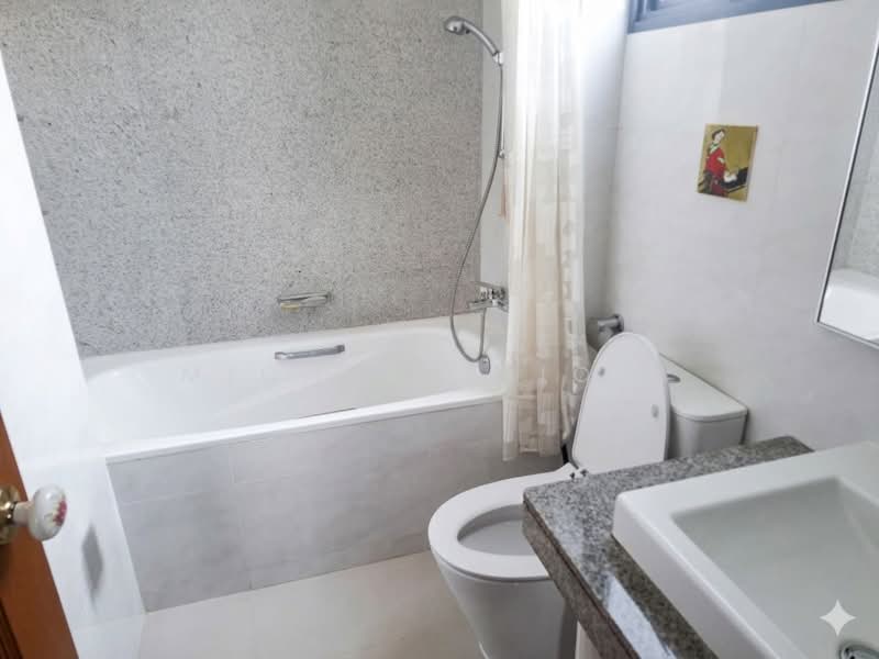 Blue Horizon, 29 West Coast Crescent, 2 Bedrooms, 958 sqft, Condominium For Sale, by Michael Ciola, 500114591 - Bathroom - PropertyGuru.com.sg