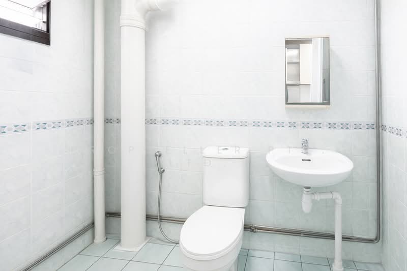 131C Kim Tian Road, 131C Kim Tian Road, 3 Bedrooms, 1,184 sqft, HDB Flat For Sale, by NOEL PHOON, 500114599 - Bathroom - PropertyGuru.com.sg