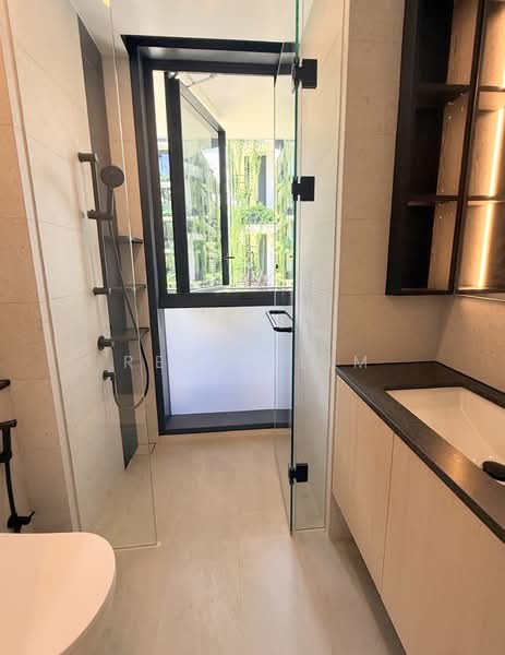 Jervois Mansion, 16 Jervois Close, 4 Bedrooms, 1,540 sqft, Condominium For Rent, by Renee Lim, 500114603 - Junior master Bathroom - PropertyGuru.com.sg