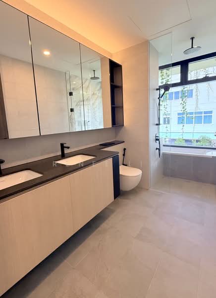 Jervois Mansion, 16 Jervois Close, 4 Bedrooms, 1,540 sqft, Condominium For Rent, by Renee Lim, 500114603 - Master Bathroom - PropertyGuru.com.sg