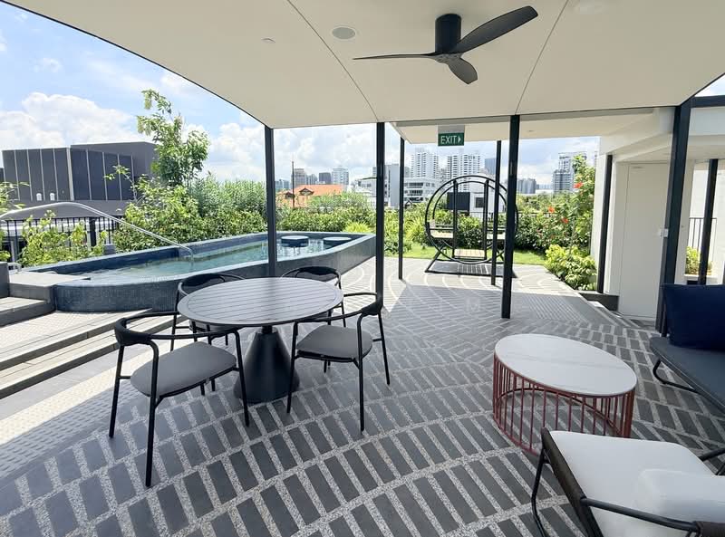 Jervois Mansion, 16 Jervois Close, 4 Bedrooms, 1,540 sqft, Condominium For Rent, by Renee Lim, 500114603 - Roof Oasis with fun pool - PropertyGuru.com.sg