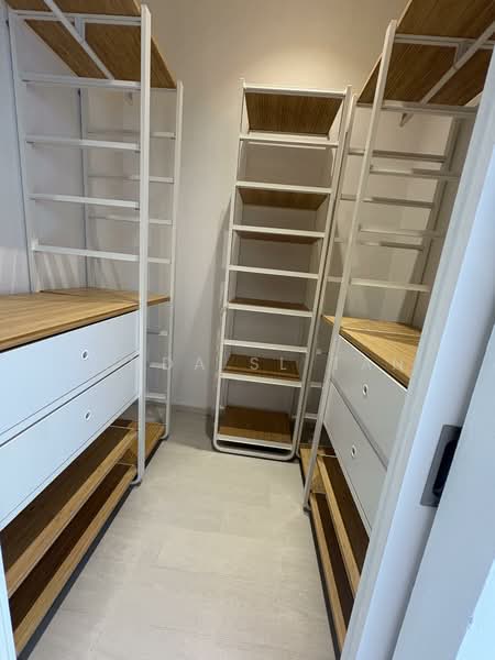 89, Parbury Avenue, 5 Bedrooms, 2,760 sqft, Corner Terrace For Rent, by Linda SL Tan, 500114604 - Walk-in wardrobe - PropertyGuru.com.sg