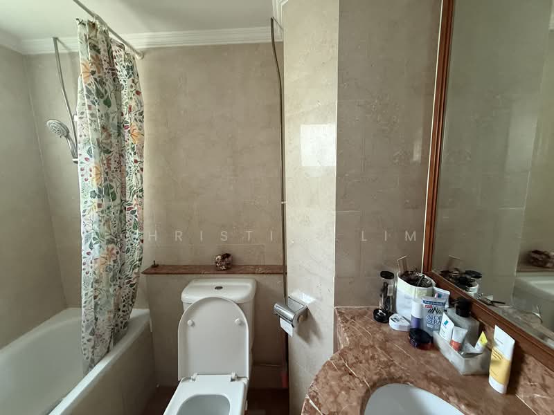 Emerald Garden, 33 Club Street, 2 Bedrooms, 1,055 sqft, Condominium For Sale, by Christine Lim, 500114613 - Bathroom - PropertyGuru.com.sg