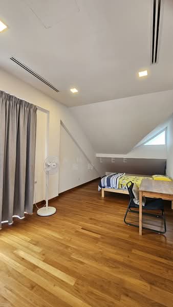 Charlton Park, Jalan Pelikat, 6 Bedrooms, 5,888 sqft, Semi-Detached House For Sale, by Lynn Lee  金玲, 500114615 - Ensuite Common Bedroom - PropertyGuru.com.sg