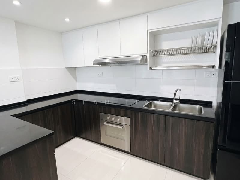 Westcove Condo, 12 West Coast Crescent, 2 Bedrooms, 1,087 sqft, Condominium For Sale, by Sean Tiah, 500114630 - Kitchen - PropertyGuru.com.sg