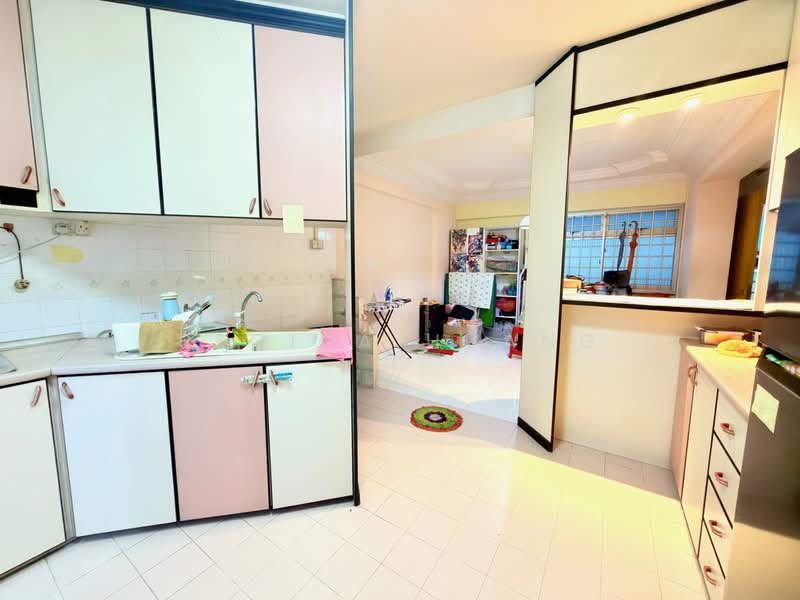 345 Tampines Street 33, 345 Tampines Street 33, 3 Bedrooms, 1,140 sqft, HDB Flat For Sale, by Regina Huang, 500114633 - Kitchen - PropertyGuru.com.sg