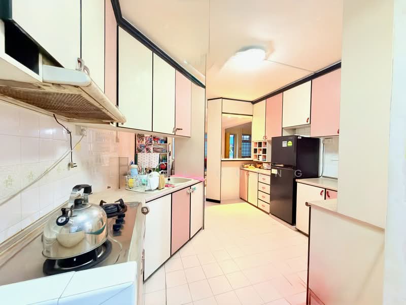 345 Tampines Street 33, 345 Tampines Street 33, 3 Bedrooms, 1,140 sqft, HDB Flat For Sale, by Regina Huang, 500114633 - Kitchen - PropertyGuru.com.sg