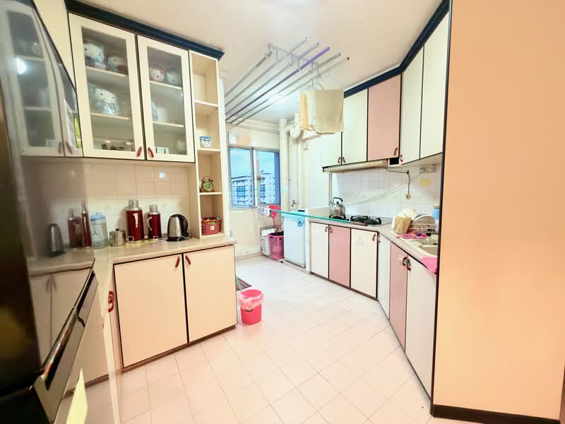 345 Tampines Street 33, 345 Tampines Street 33, 3 Bedrooms, 1,140 sqft, HDB Flat For Sale, by Regina Huang, 500114633 - Kitchen - PropertyGuru.com.sg
