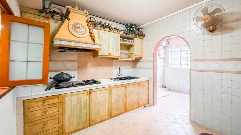 891 Tampines Avenue 8, 891 Tampines Avenue 8, 3 Bedrooms, 1,076 sqft, HDB Flat For Sale, by Elliot Lin, 500114657 - Kitchen - PropertyGuru.com.sg