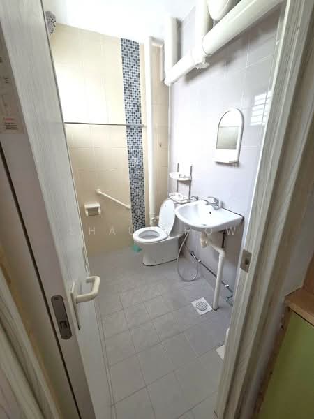 115 Potong Pasir Avenue 1, 115 Potong Pasir Avenue 1, 3 Bedrooms, 990 sqft, HDB Flat For Rent, by Shaun How, 500114663 - Bathroom - PropertyGuru.com.sg
