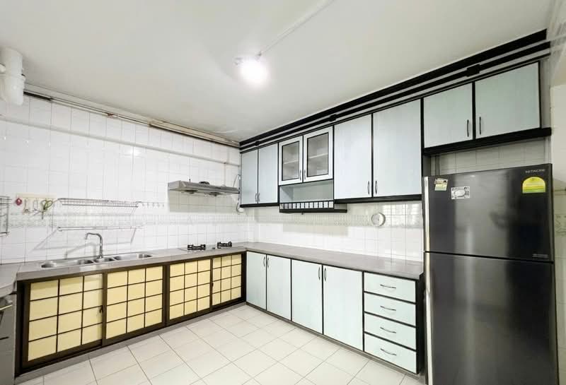 364 Woodlands Avenue 5, 364 Woodlands Avenue 5, 3 Bedrooms, 1,129 sqft, HDB Flat For Sale, by Alex Lim, 500114672 - Kitchen - PropertyGuru.com.sg