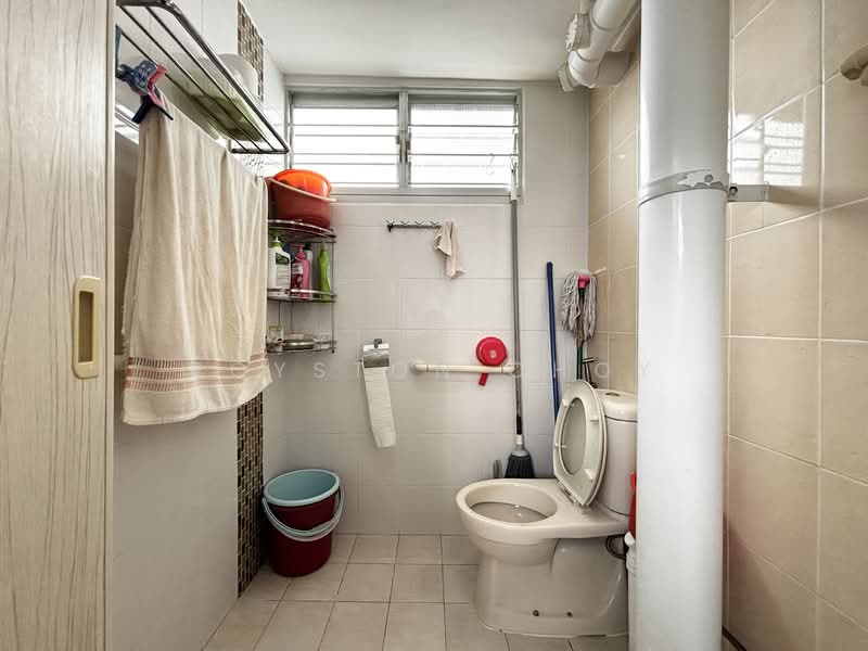 133 Bedok North Avenue 3, 133 Bedok North Avenue 3, 3 Bedrooms, 990 sqft, HDB Flat For Sale, by Royston Choy, 500114685 - Bathroom - PropertyGuru.com.sg