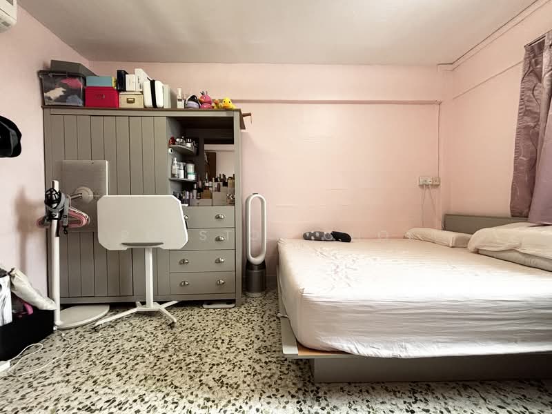 133 Bedok North Avenue 3, 133 Bedok North Avenue 3, 3 Bedrooms, 990 sqft, HDB Flat For Sale, by Royston Choy, 500114685 - Bedroom - PropertyGuru.com.sg