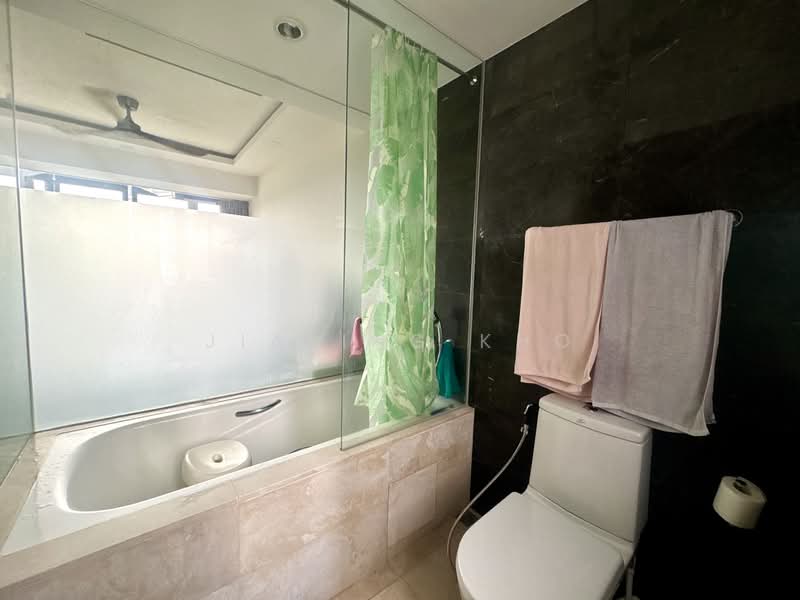 Waterfront Isle, 738 Bedok Reservoir Road, 3 Bedrooms, 1,259 sqft, Condominium For Sale, by Jialing Kho, 500114695 - Bathroom - PropertyGuru.com.sg