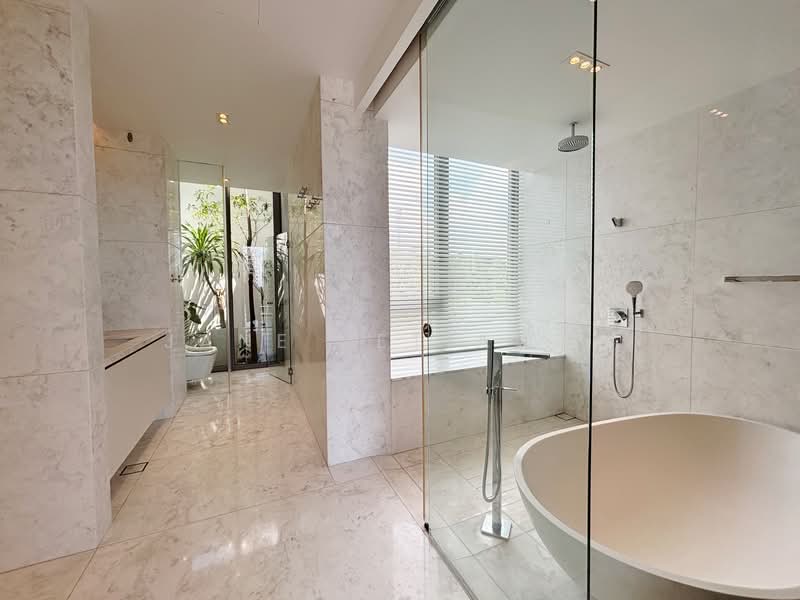 Marina Collection, 17 Cove Drive, 6 Bedrooms, 4,725 sqft, Condominium For Sale, by Jane Setiawan, 500114718 - Bathroom - PropertyGuru.com.sg