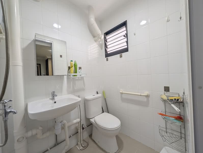 550 Bedok North Avenue 1, 550 Bedok North Avenue 1, 2 Bedrooms, 732 sqft, HDB Flat For Rent, by Kelvin Koh, 500114726 - Bathroom - PropertyGuru.com.sg